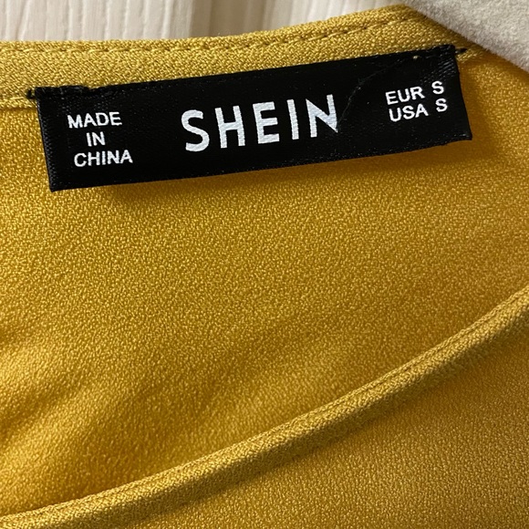 Brand New Tiered Pleated Ruffle Cuff Dress - Picture 2 of 2